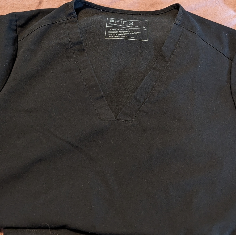 Figs Scrubs Women's Casma Three-Pocket Scrub Top - Size Small